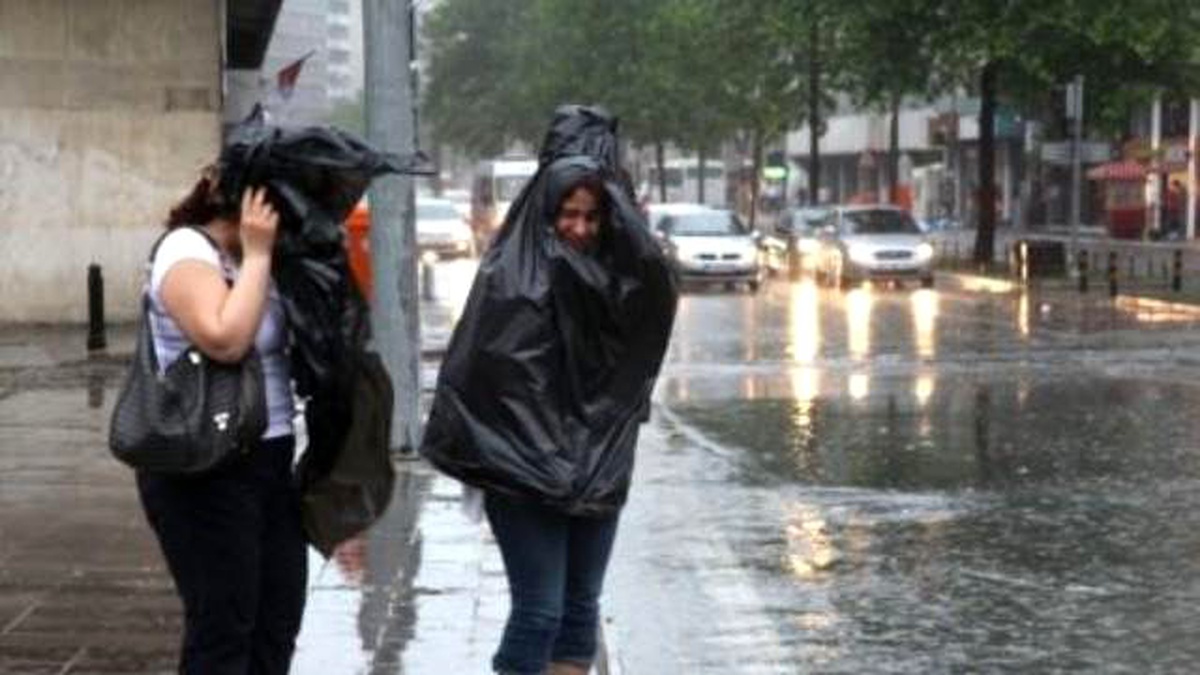 Meteoroloji\'den Rize ve Artvin\'e Kuvvetli Yağış Uyarısı