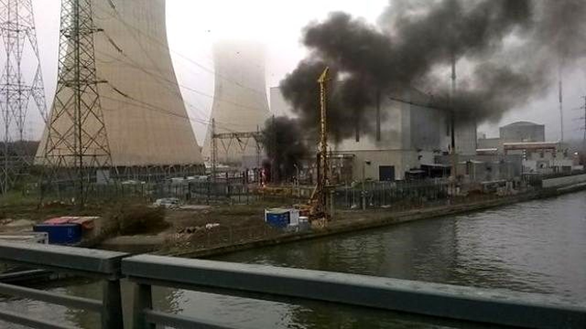 Belçika\'nın Tihange Nükleer Santralinde Yangın