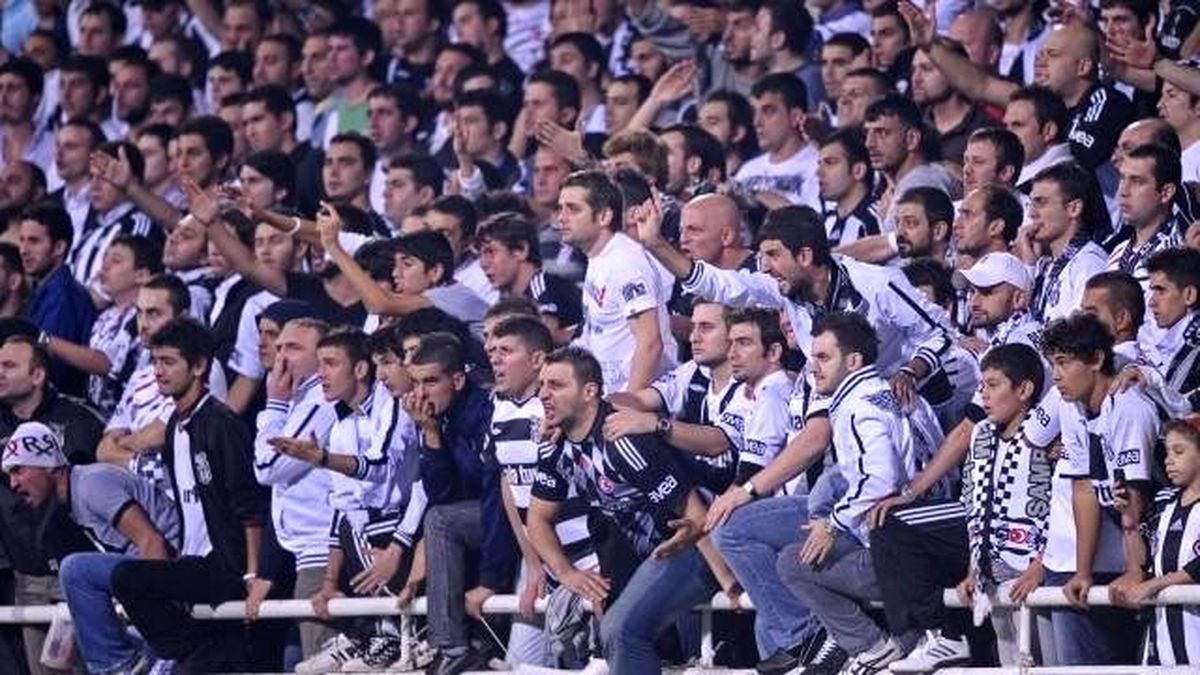 Beşiktaş\'tan Yeni "Gururlan" Bestesi