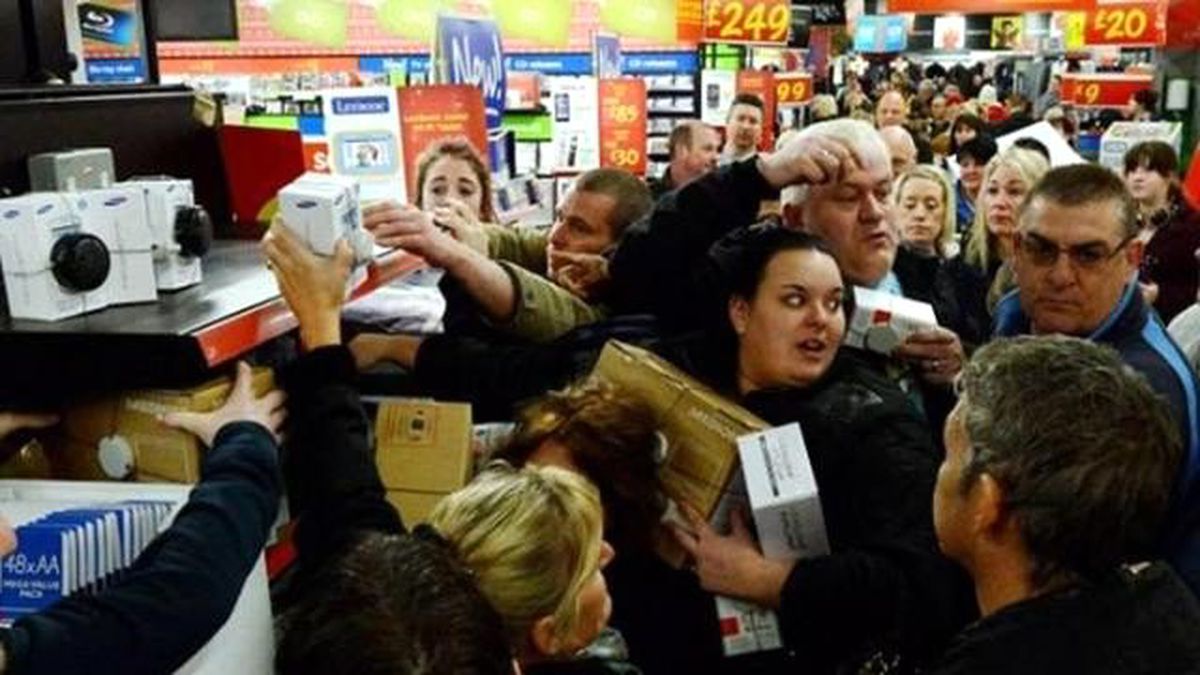 Black Friday Kampanyalarında Millet Birbirini Ezdi