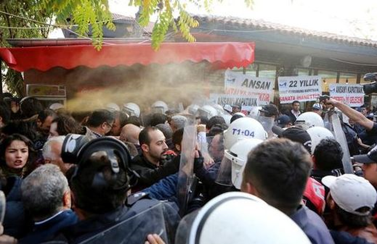 Dernek Binasının Tahliyesinde Arbede