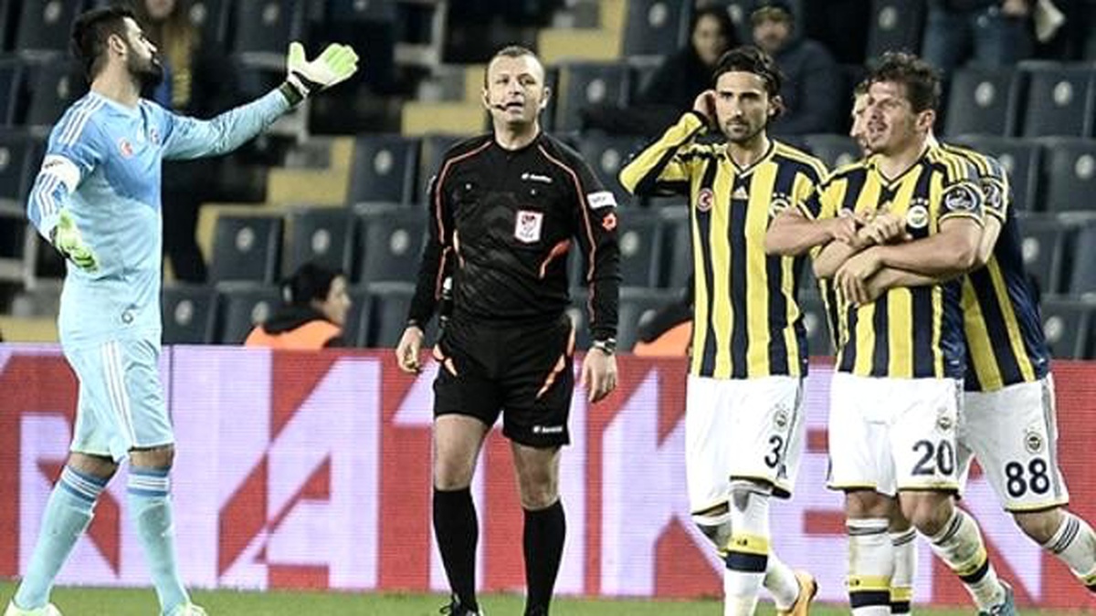 Emre Belözoğlu Gördüğü \'Kırmızı Kart\' İçin Konuştu