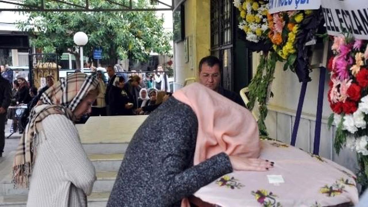 Eski Eşi Tarafından Öldürülen Kadın Defnedildi