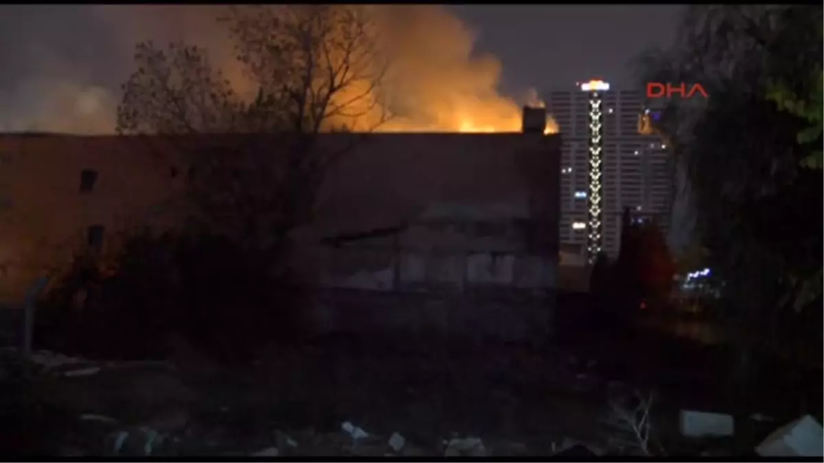 Güneşli\'de Boş Depoda Yangın