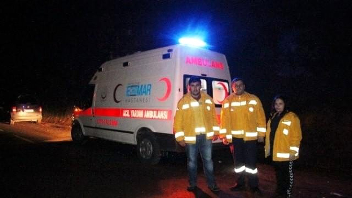 Hasta Taşıyan Ambulans Çukura Düşüp Kullanılamaz Hale Geldi