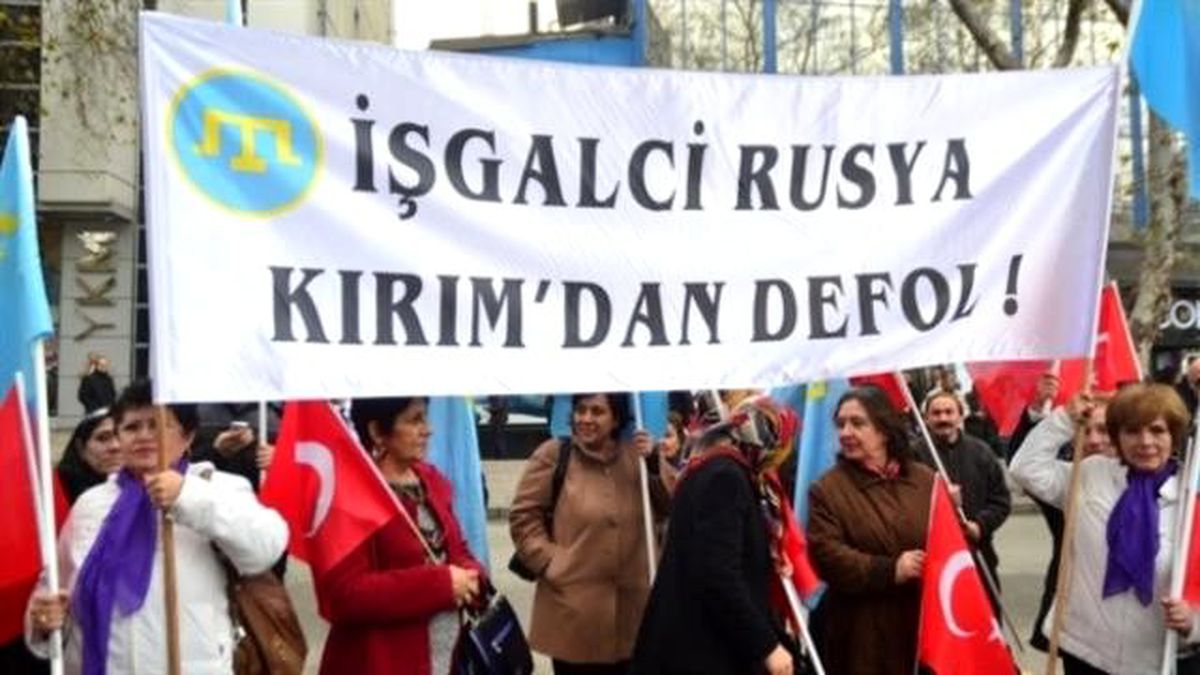 Kırımlılar Putin'i Protesto Etti