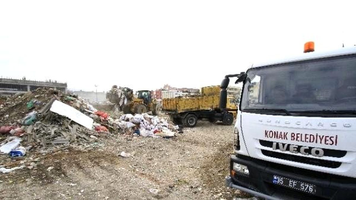 Konak\'ya Kaçak Moloza Aman Yok!