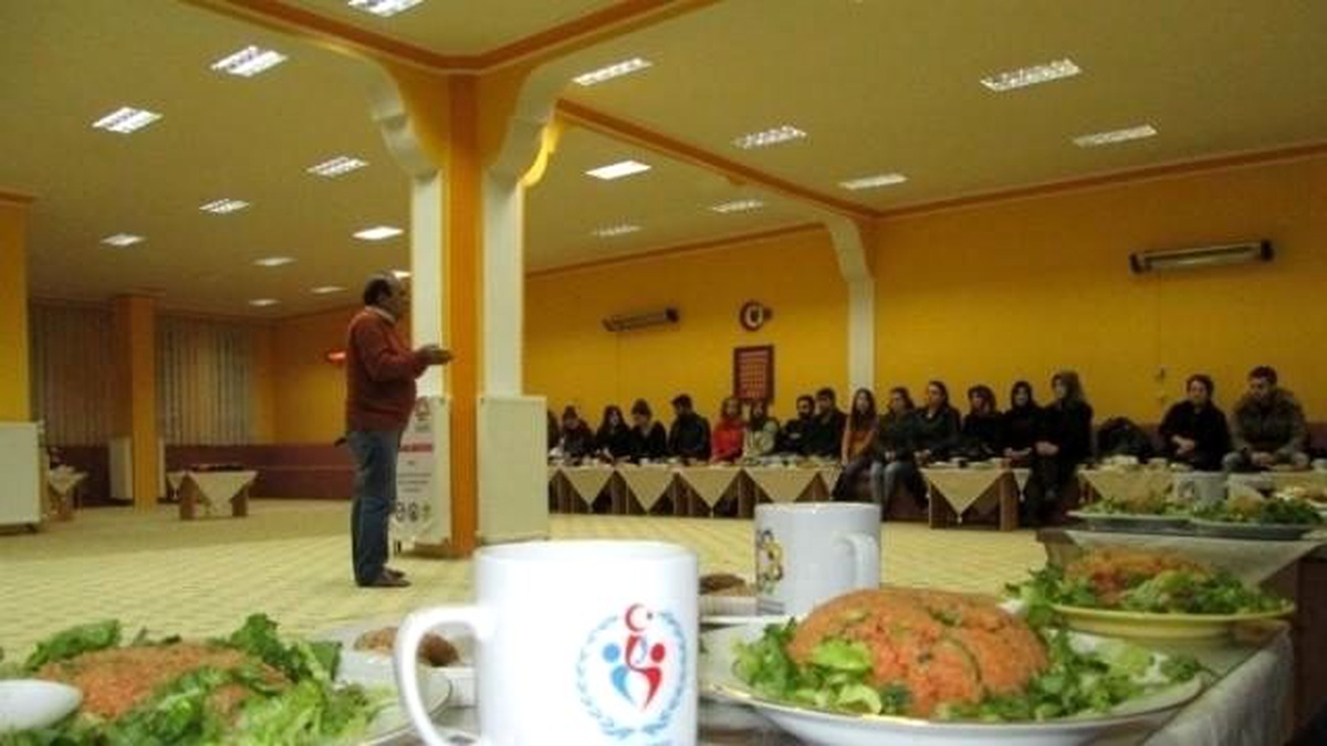 Kültür Sohbetleriyle, Bilinçli Gençlik Yetişiyor
