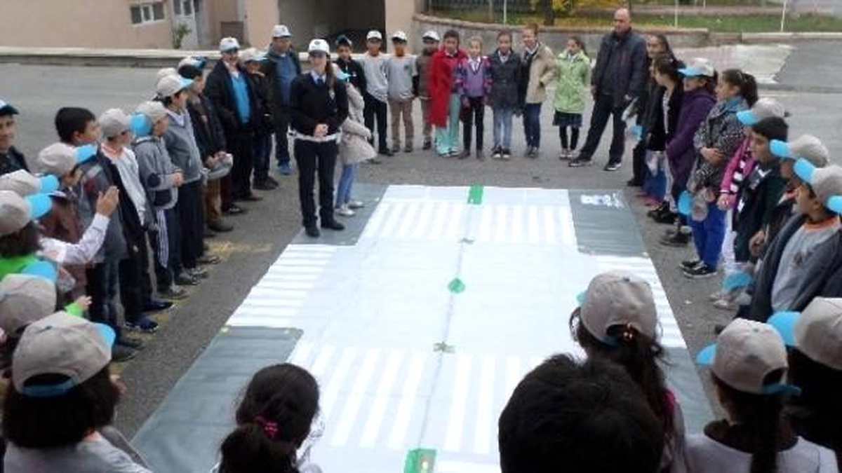 Öğrencilere "Sürücü Yaya Eğitimi" Verildi