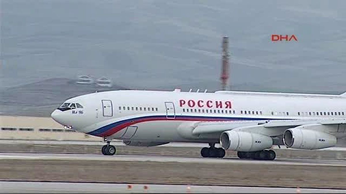 Putin, Esenboğa Havalimanında Resmi Törenle Karşılandı