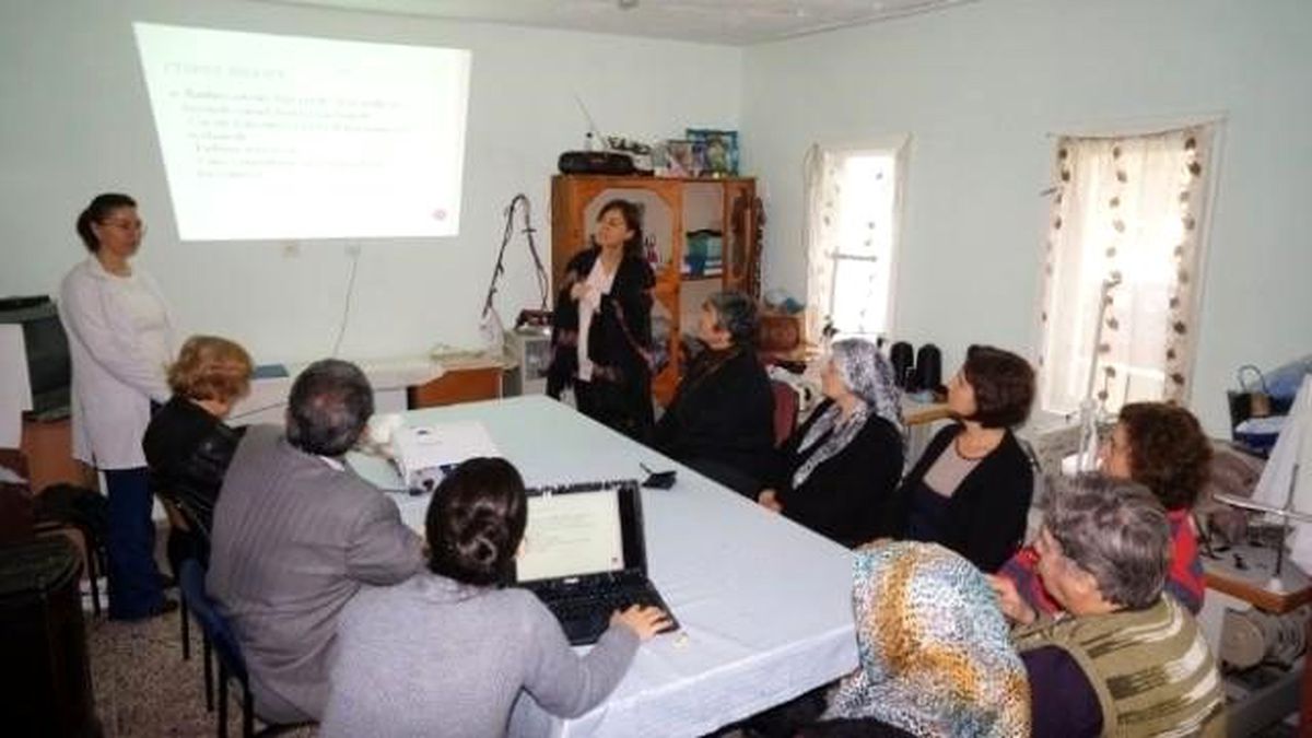 Sarıgöl\'de Kursiyerlere Eğitim Semineri