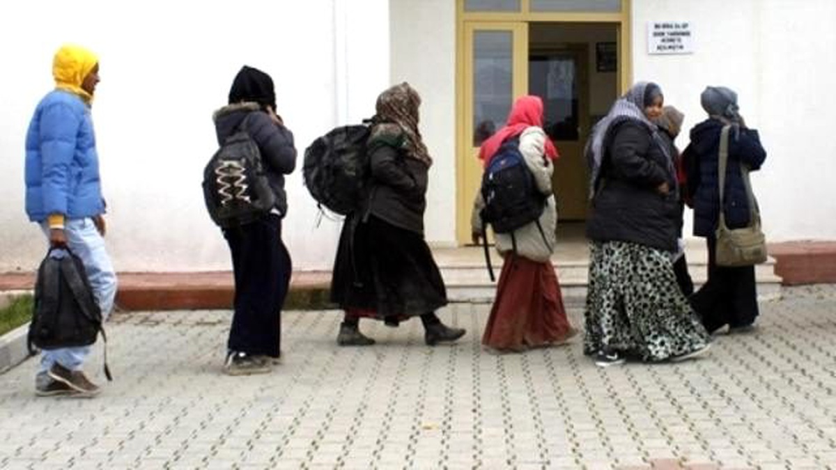 Soğuktan Donmak Üzere Olan Kaçakları Jandarma Buldu