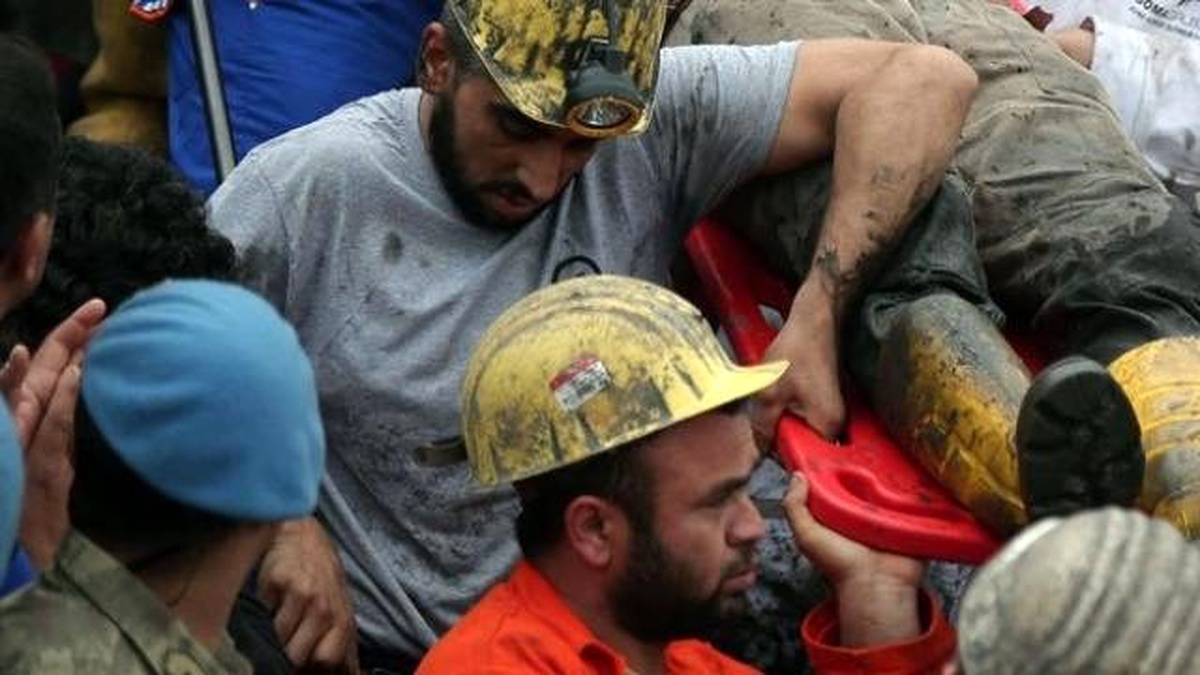 Soma\'da 2 Bin 850 Madenci İşten Çıkarıldı