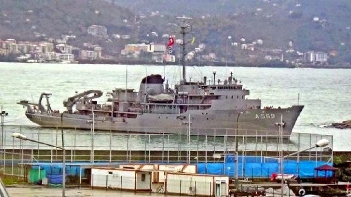 Su Altını Ayrıntılarıyla Araştırabilen Askeri Gemi Giresun\'da