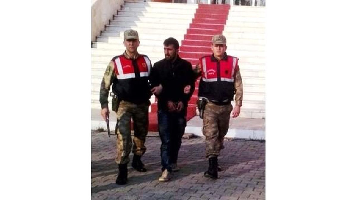 12 Aydır Saklandığı Ahırda Yakalandı