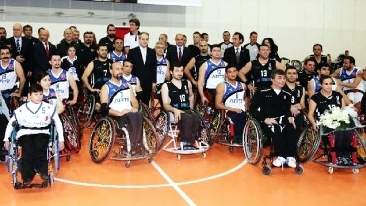 Bakan Kılıç Engelli Basketbol Maçını İzledi