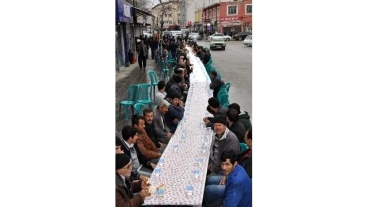 Elbistan\'da Cadde Esnafı Birlik-Beraberlik Yemeğinde Buluştu