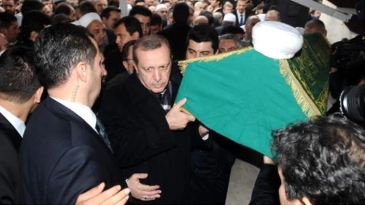 Cumhurbaşkanı Erdoğan, Eski Hocasının Cenaze Törenine Katıldı