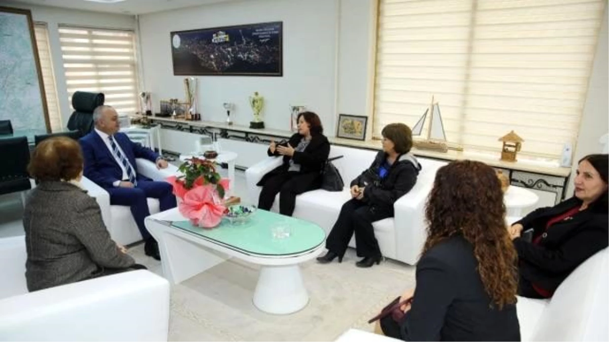 Cumhuriyet Kadınları Derneği\'nden Başkan Ergün\'e Ziyaret