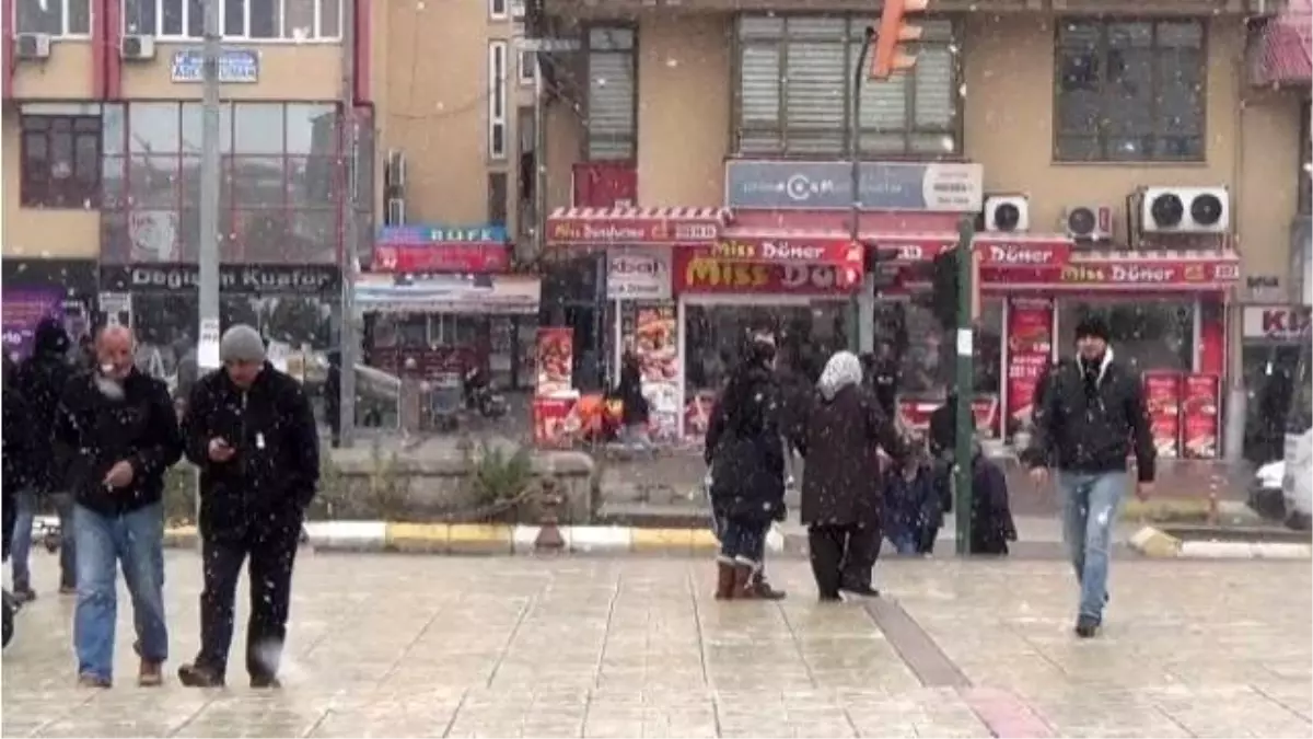 Erzincan\'da Kar Yağışı Etkili Olmaya Başladı