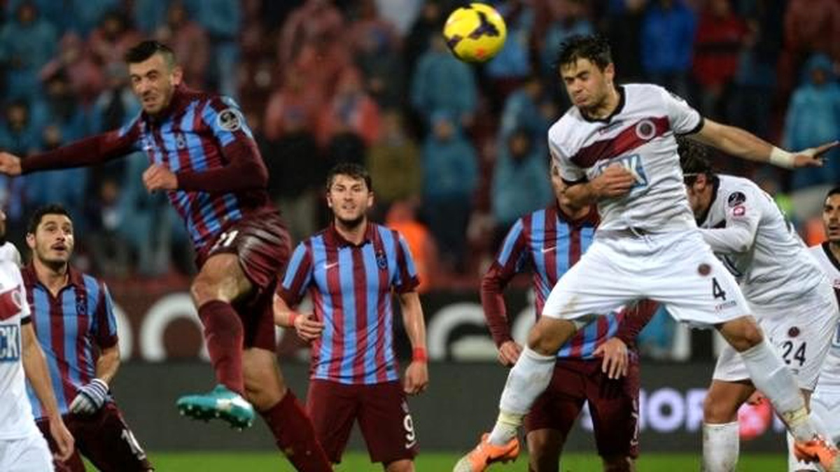 Trabzonspor, Gençlerbirliği Karşısında İlk Yarıyı 3-0 Önde Tamamladı