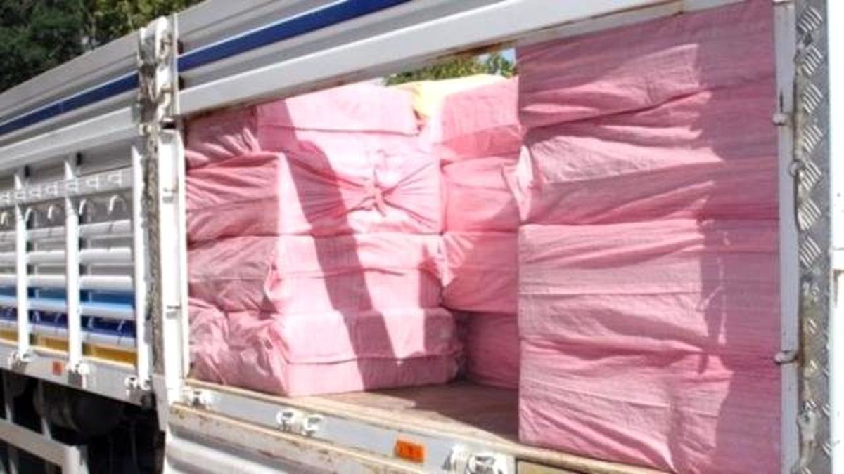 Hakkari\'de Kaçak Çay ve Sigara Operasyonu