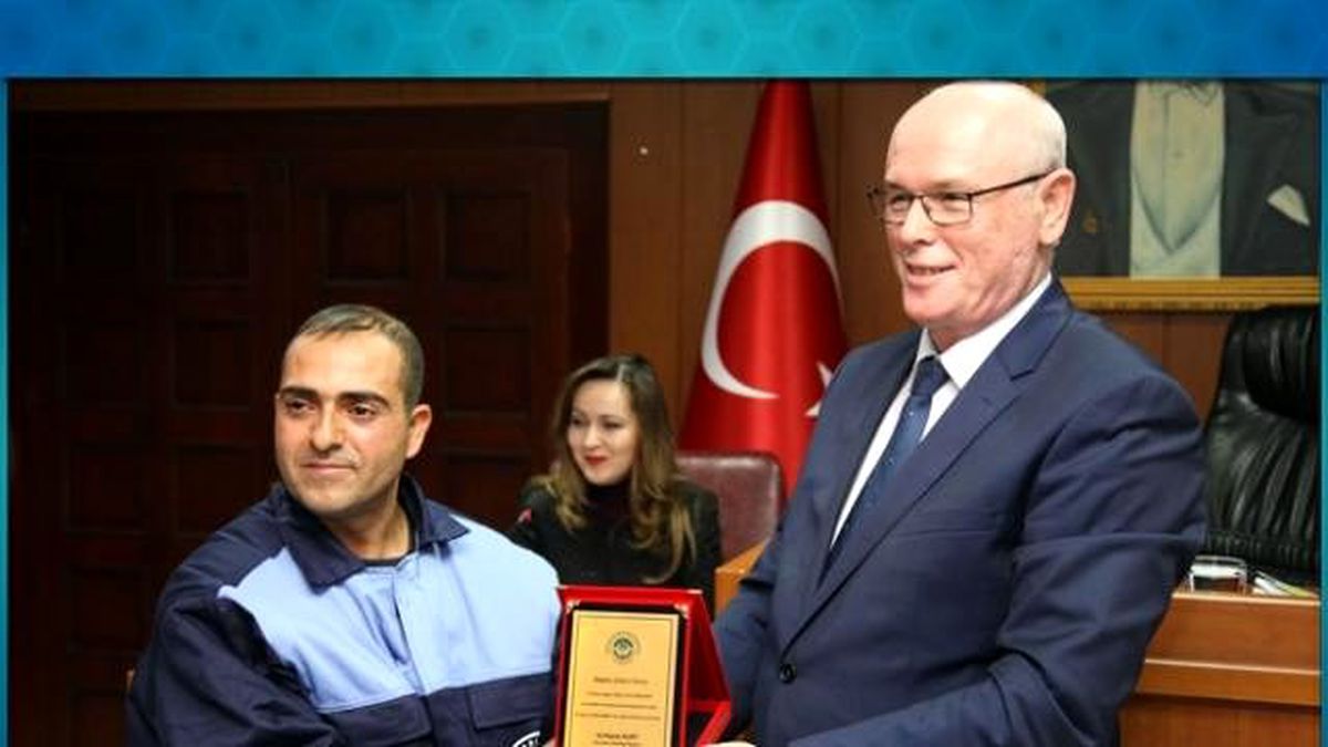 Eskişehir\'de Kahraman Temizlik İşçisine Ödül