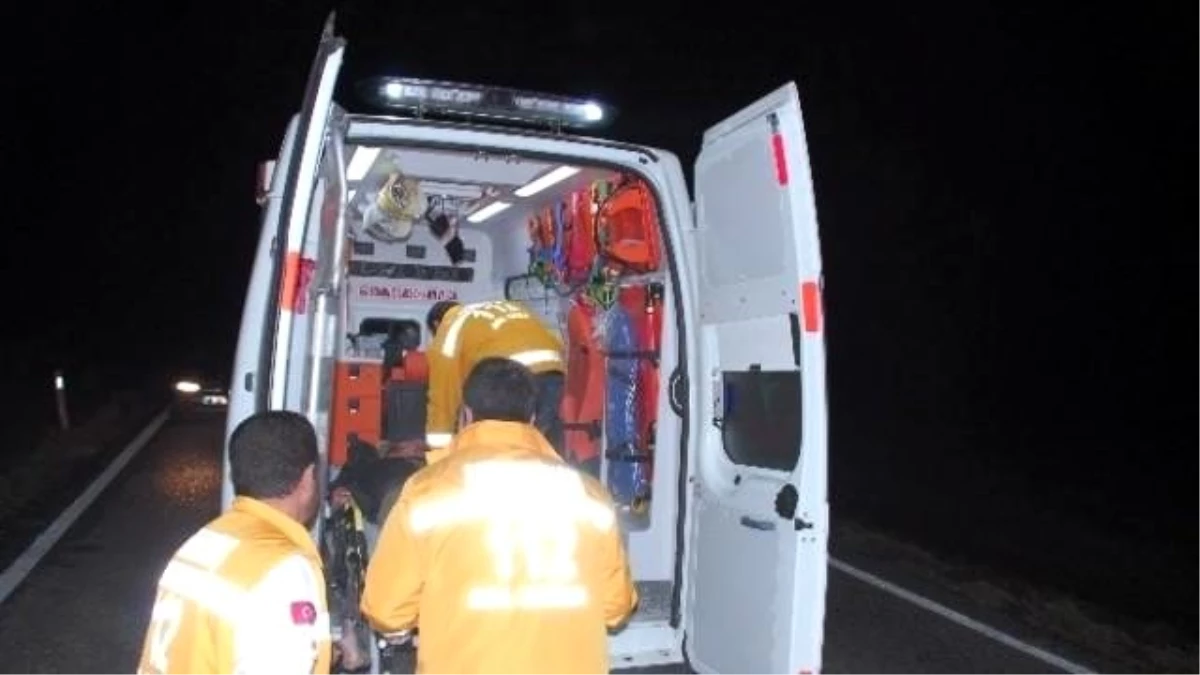 Elbistan\'da Kamyon, Yolcu Minibüsüne Çarptı: 3 Yaralı