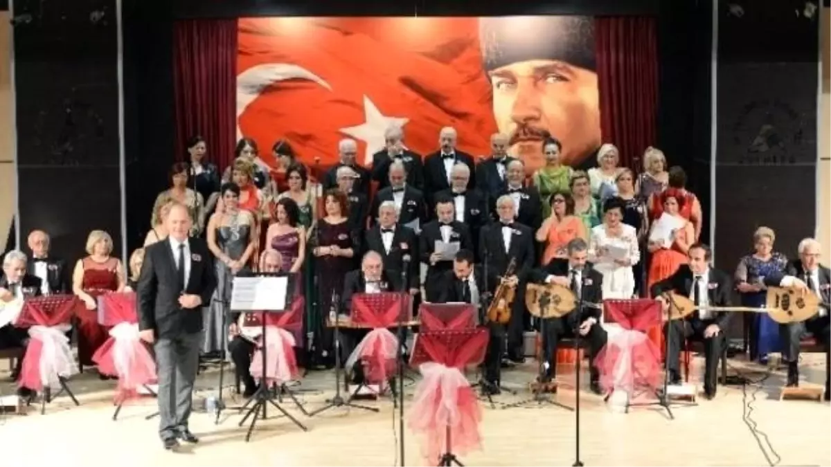 Muratpaşa\'da Cumhuriyet Konseri