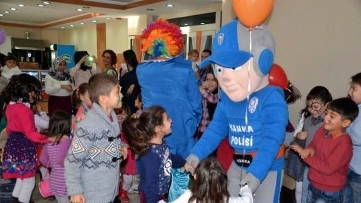 Polis Eşlerinden Anlamlı Destek