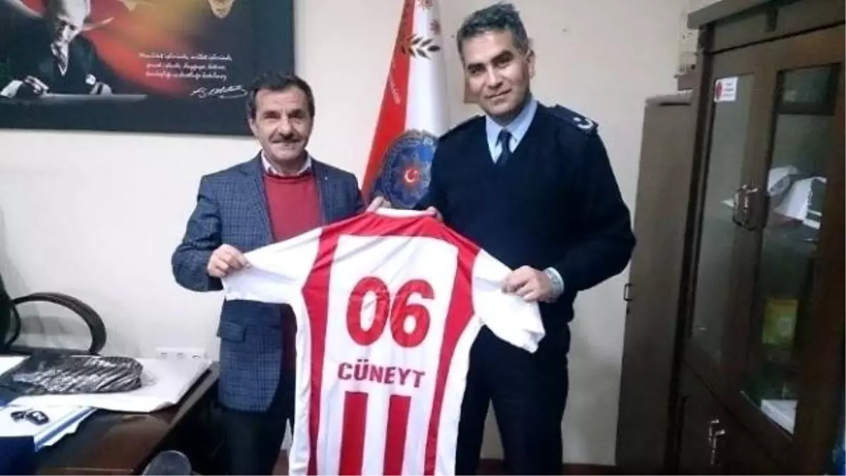 Sandıklıspor\'dan İlçe Emniyet Amiri Dönmez\'e Teşekkür Ziyareti