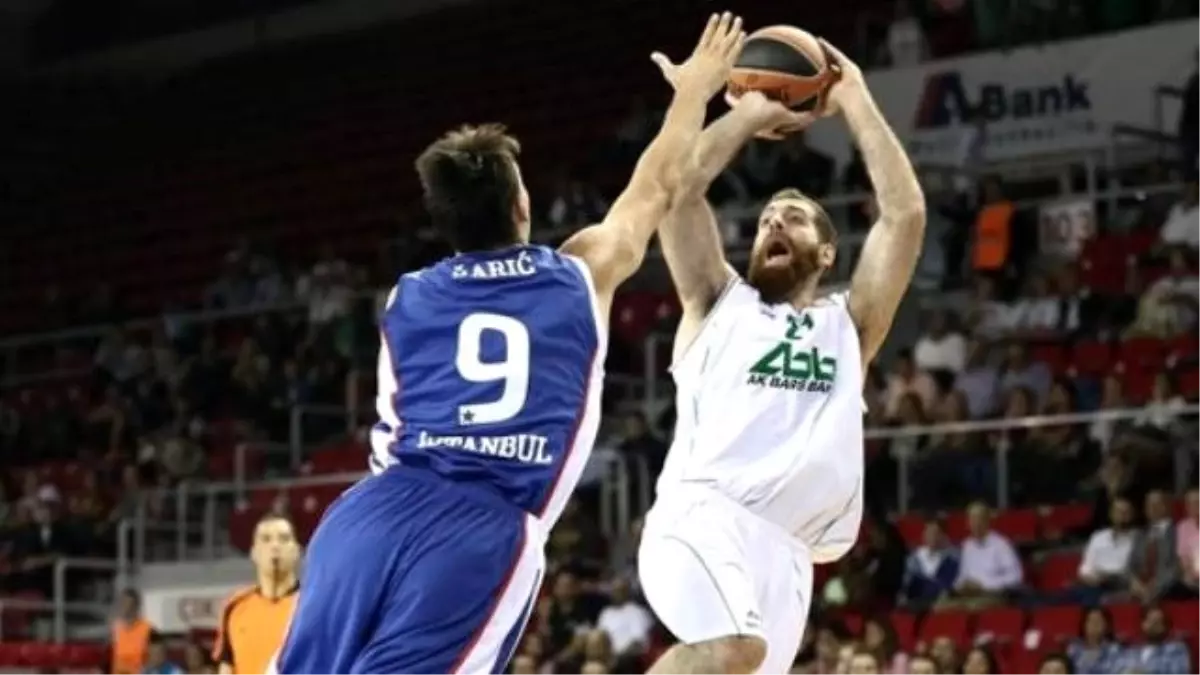 Anadolu Efes ile Zalgiris Kaunas 12. Randevuda