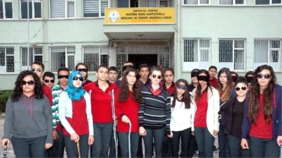 Antalya\'da Liselilerden Anlamlı Etkinlik