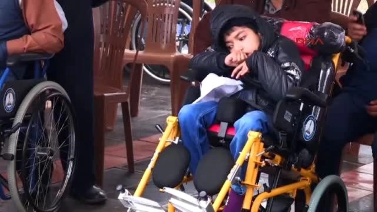 Engellilere Akülü Araba ve Tekerlekli Sandalye