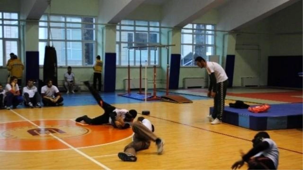 Görme Engellilerle Üniversiteliler Goalball Maçı Yaptı