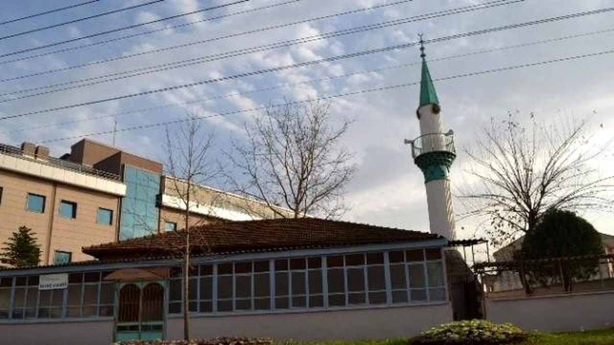 İnegöl\'de Hutbesiz Kılınan Cuma Namazı Tartışması