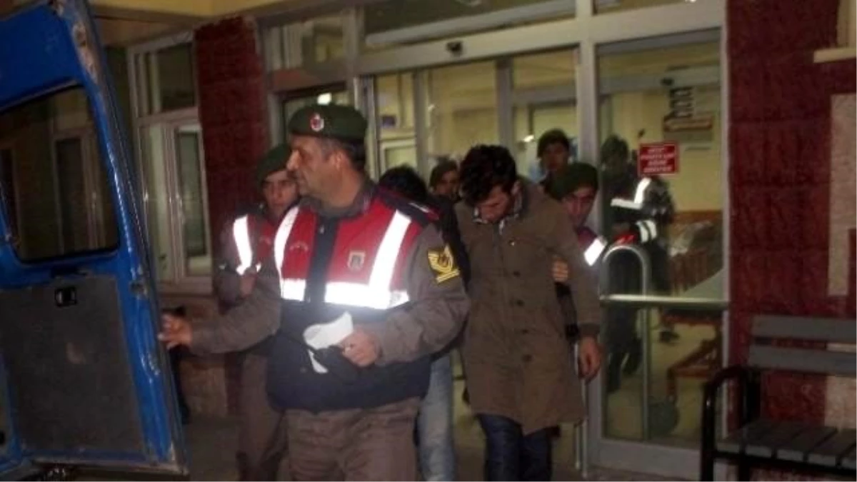 Konya\'daki Kürekli Üç Gaspçı Tutuklandı