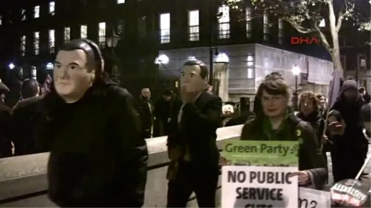 Londra\'da Kesintiler Protesto Edildi