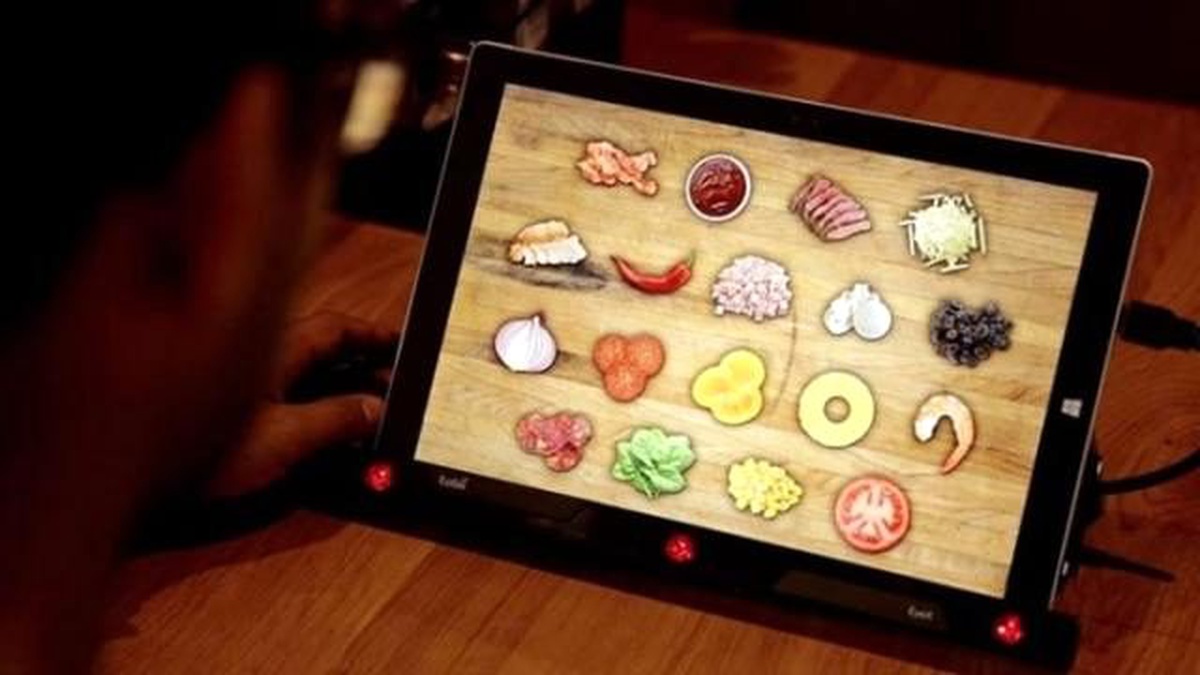 Pizza Hut Ne İstediğinizi Gözünüzden Anlayacak