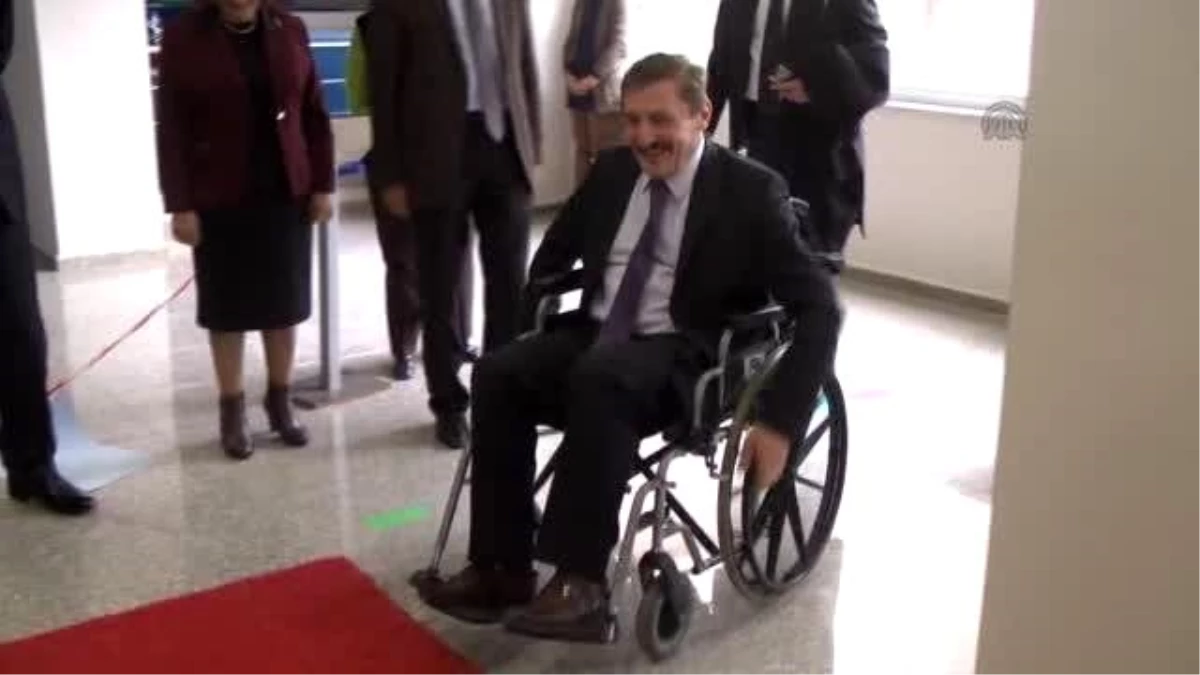 Rektör Çapoğlu, Tekerlekli Sandalye Kullanarak Engelli Deneyimi Yaşadı