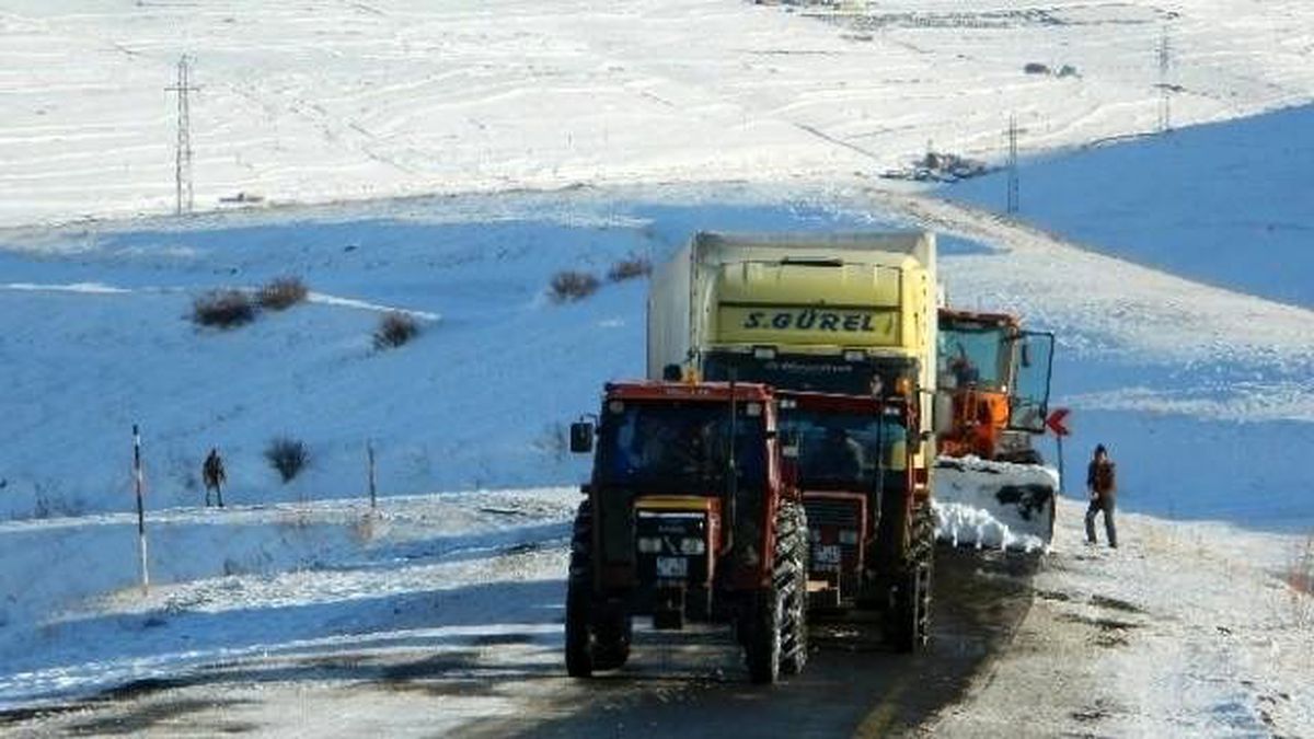Ulgar Dağı\'nda Kar ve Tipi Ulaşımı Aksattı