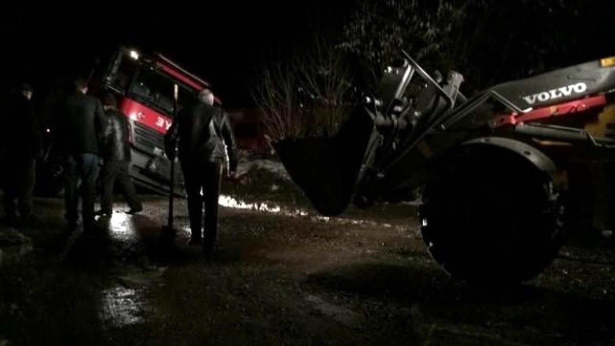 Yangına Giden İtfaiye Aracı Çamura Saplandı