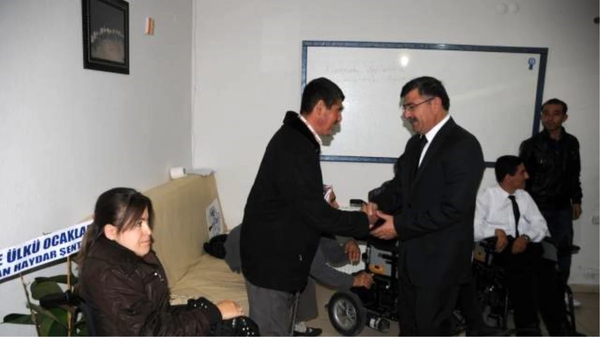 Belediye Başkanı Faruk Akdoğan\'dan Engelliler Günü Ziyareti