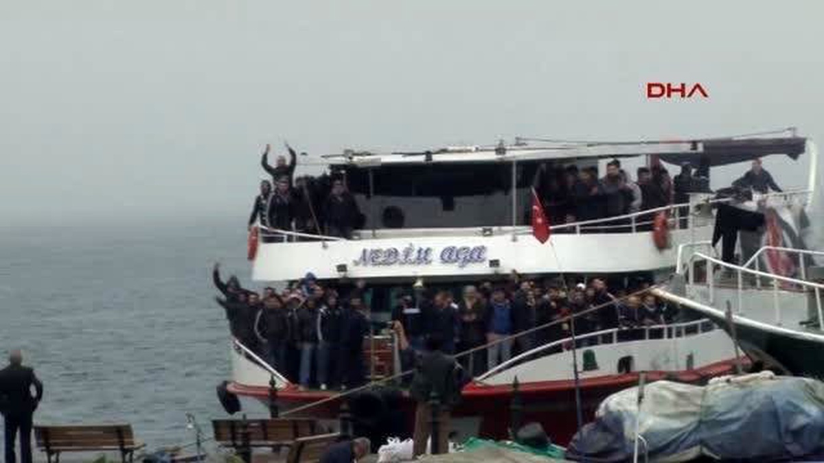 Çarşı, Sarıyer\'e Denizden Çıkarma Yaptı