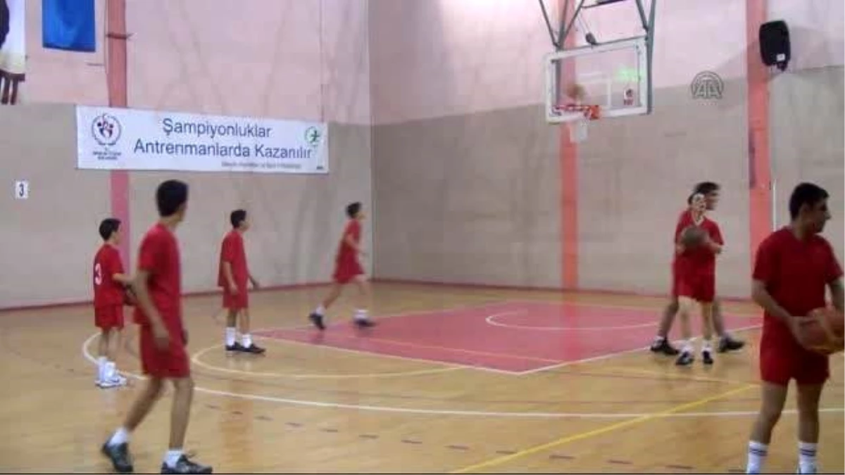 Çankırı\'da Engelli Sporcular Basketbol Maçı Oynadı
