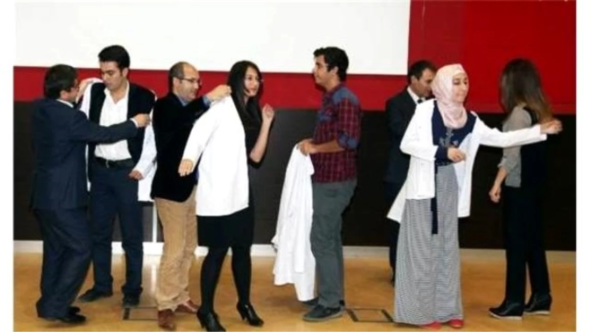 Gaün Diş Hekimliği Fakültesinde "Hekim Önlüğü Giyme Töreni" Düzenlendi