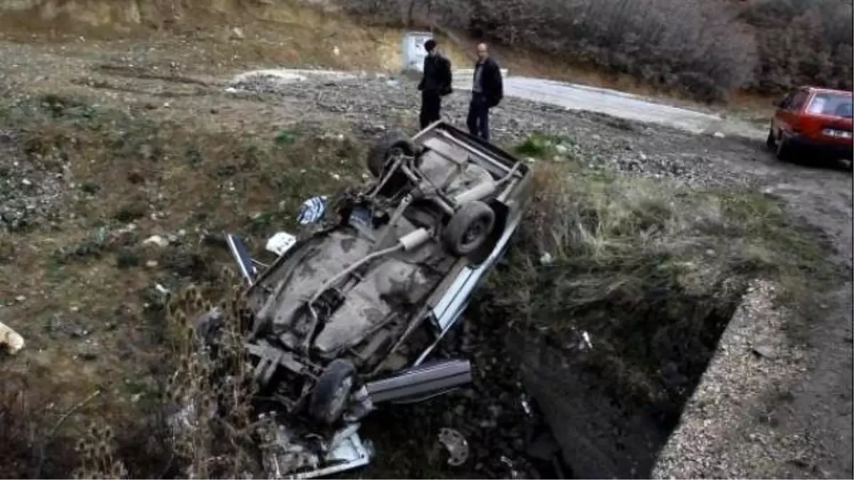 Kamyondan Dökülen Mıcır Kaza Yaptırdı: 2 Yaralı