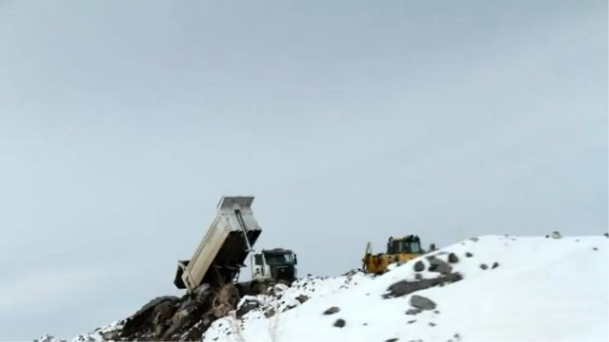 Kars Valisi Bakü-Tiflis-Kars Demiryolu\'nda İncelemelerde Bulundu