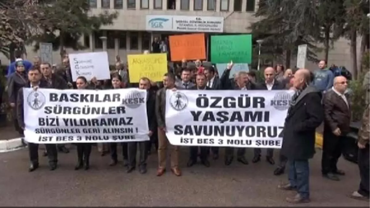 Kravat Yakarak "Tek Tip Kıyafet" Uygulamasını Protesto Ettiler