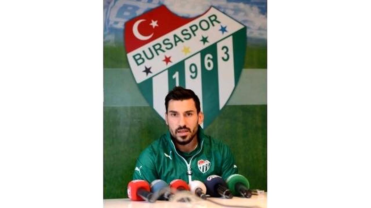 Şener Özbayraklı, Transfer Söylentilerine Aldırış Etmiyor